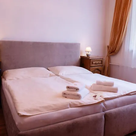 Praga Hotel *