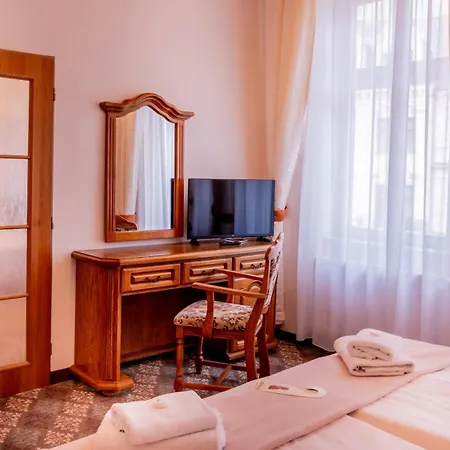 Praga Hotel *